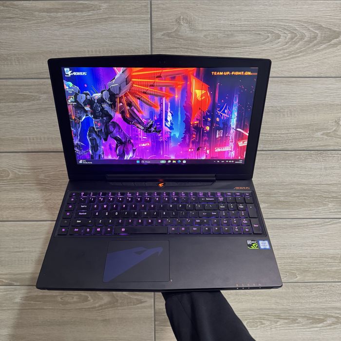 Як новий! Ігровий ноутбук Gigabyte Aorus Core i7, Gtx 1070 8Gb, 16Gb Ddr4