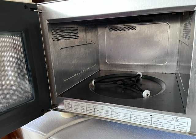 Microondas Moulinex com grelhador
