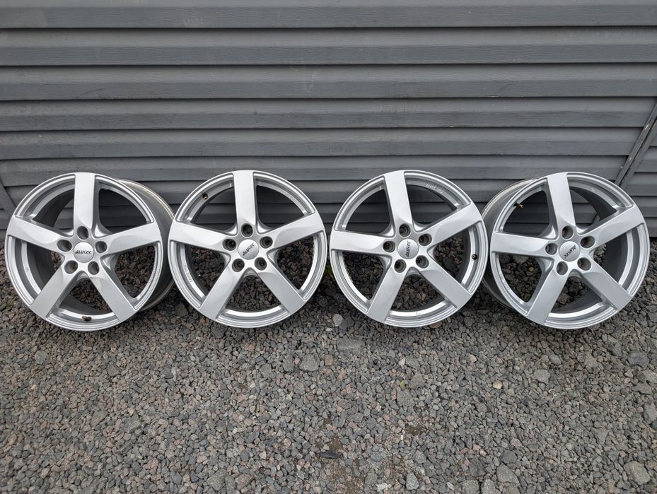 Комплект титанових дисків Nissan Infinity 5/114.3 R17 5*114.3 17 Autec Нісан  Інфініті ET40