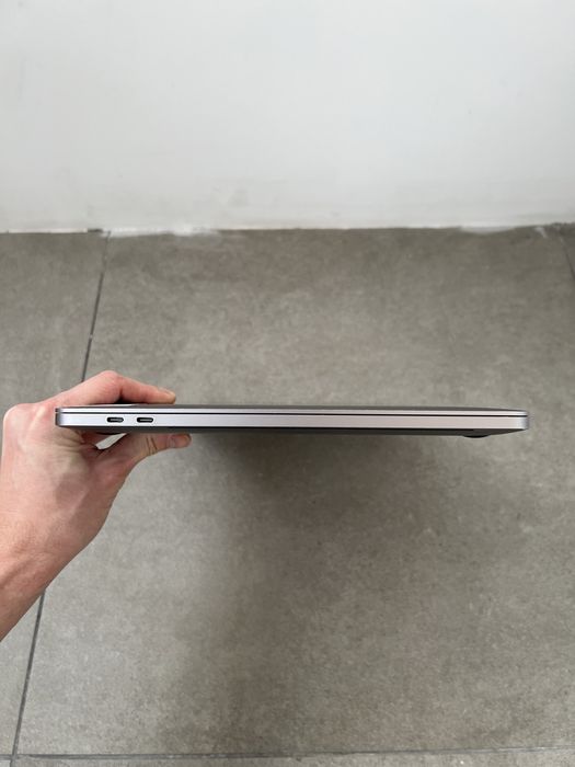 590$ MacBook Pro 16 2019 MVVJ2 2,6GHz / i7 / 16 GB / 512gb SSD