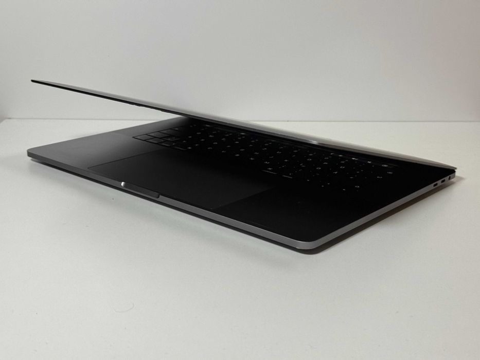 Apple MacBook Pro 15 2018 TouchBar - i7 16GB / 256GB - 84% Kondycji Baterii - Gwarancja - Stan BDB -