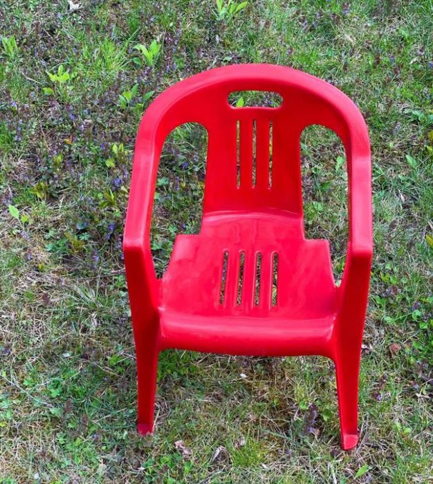 Пластикові стільці