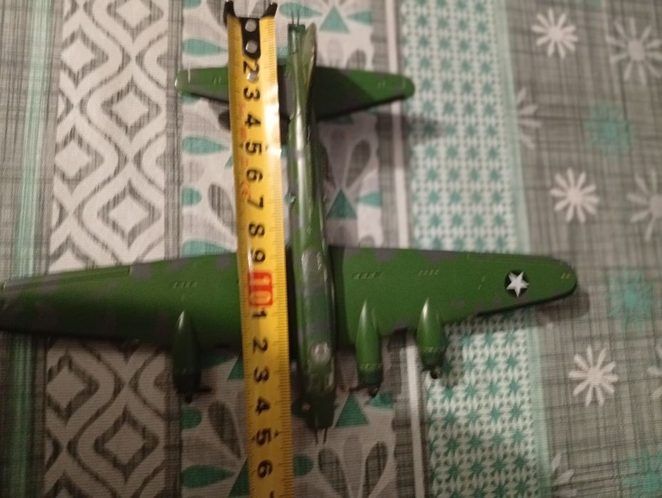 Модель літака B-17 в масштабі 1:144