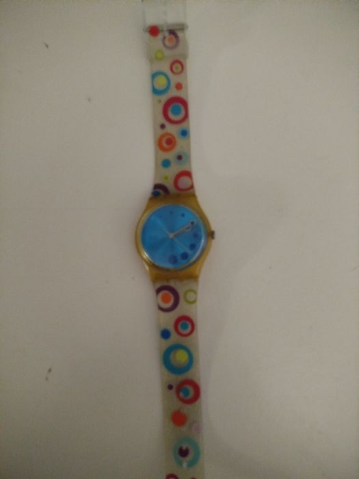 Relógio Swatch sem pilha a funcionar
