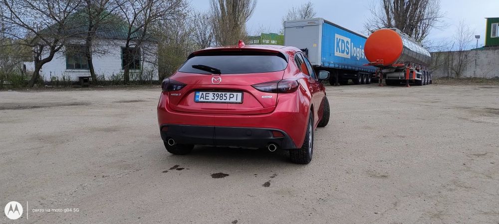 Mazda 3 2014 года 2.0 очень хорошее состояние.