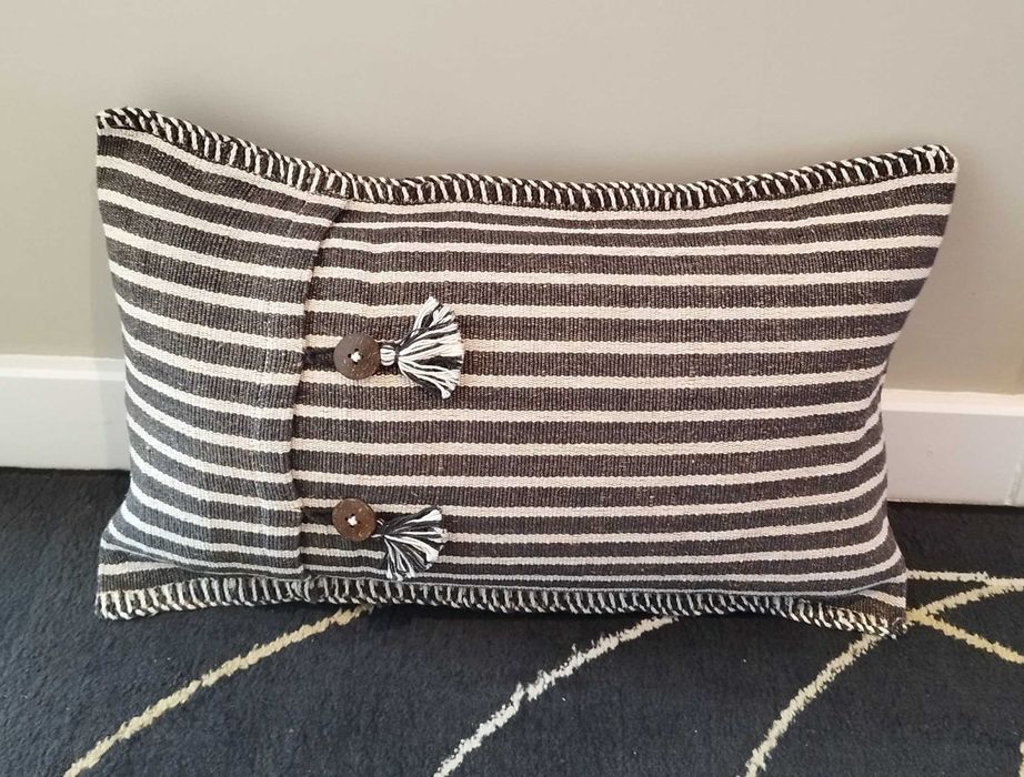 Almofada Decorativa, riscas brancas e pretas