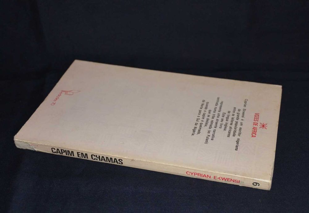 Livro Capim em Chamas Cyprian Ekwensi 1979