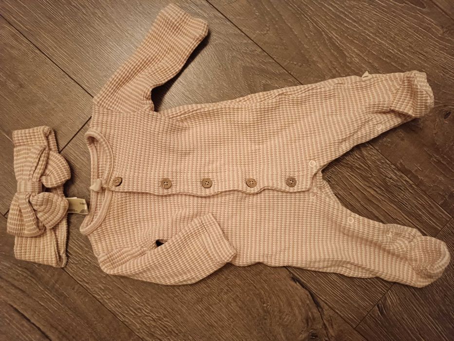 Pajacyk Milkberry 3-6 m-cy z opaską kokardka 68