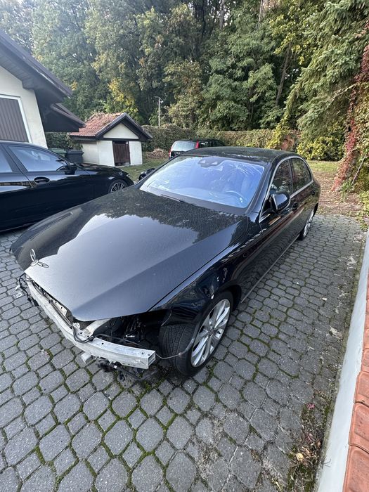 Mercedes-benz e220d uszkodzony w całości lub na części
