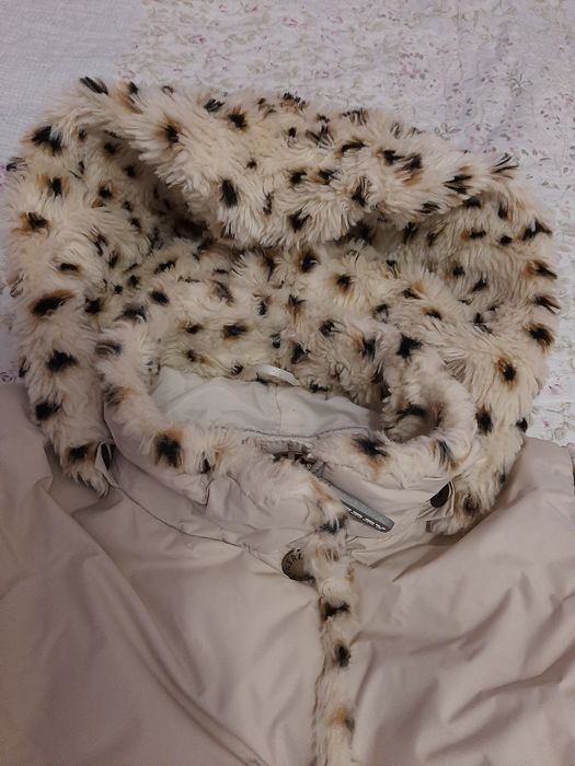 Пуховик на дівчинку