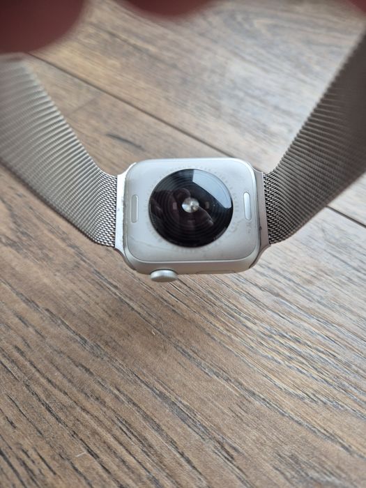 Apple Watch SE 2 GPS 40 mm + pulseira metálica magnética (usados)