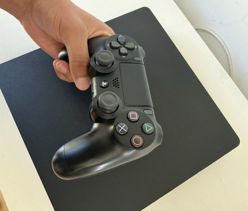 Ps4 slim 500gb + comando, otimo estado