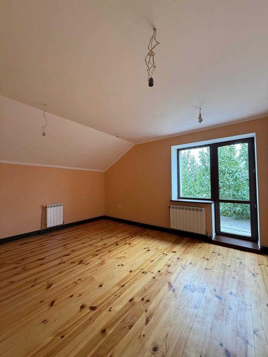Будинок та земельна ділянка в селі Велика Омеляна вул.Музиківська   160 000