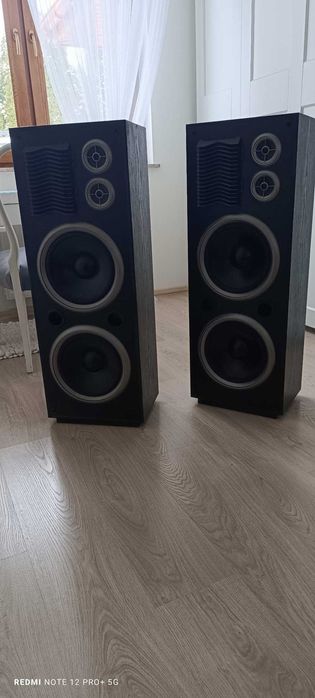 Kolumny firmy UNIVERSUM 200 W