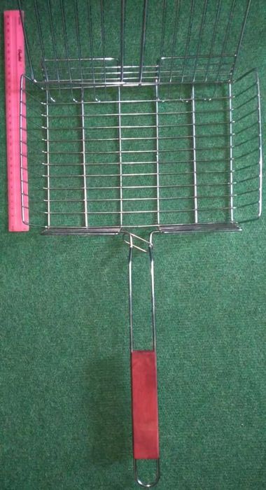 Решітки різних розмірів та шампури для шашликів