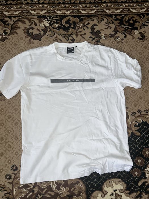 біла футболка m розмір nicce