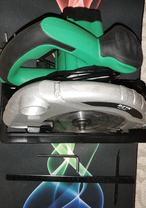 Циркулярна пила RZTK AS 1900 з дефектом!