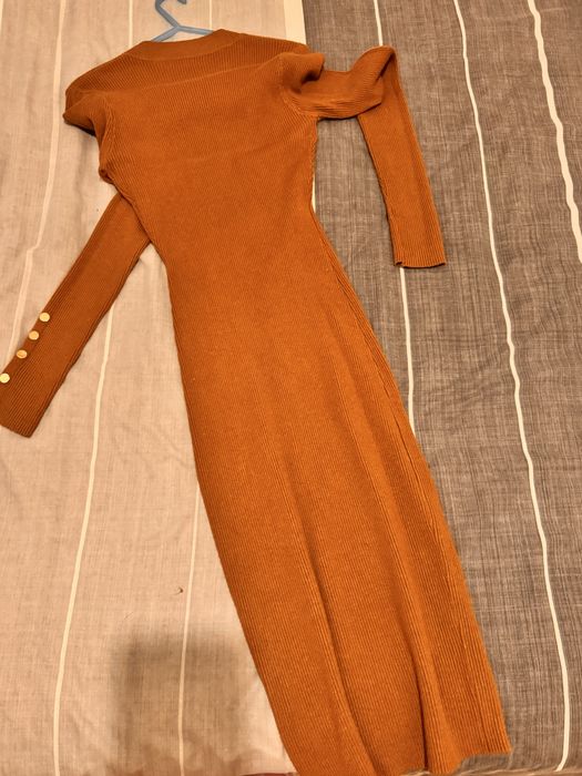 Vestido justo castanho