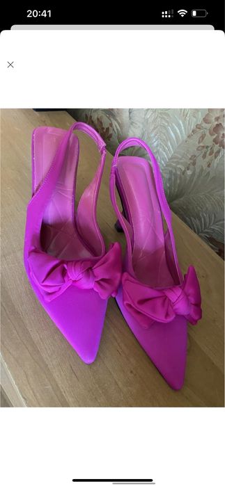 Нові яскраві туфлі