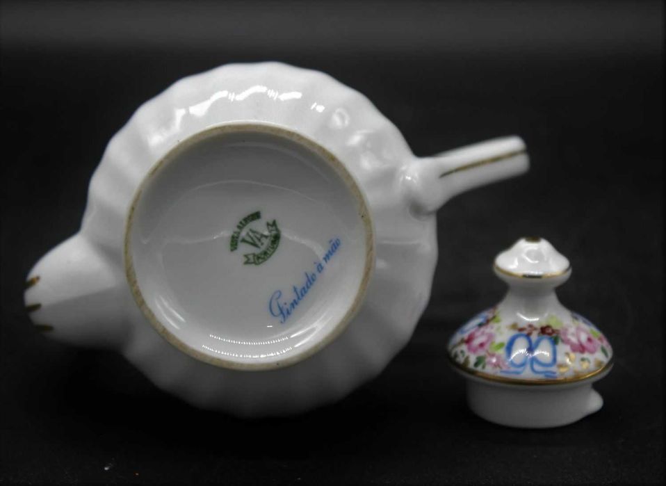 Bule em porcelana lacinhos da Vista Alegre