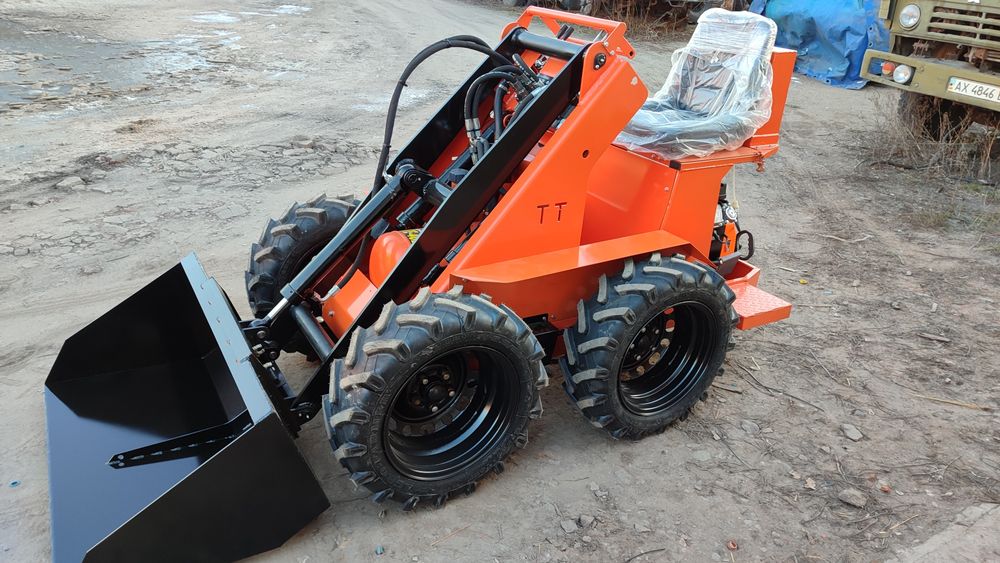 Міні навантажувач з двигуном V2, мінітрактор, мінінавантажувач