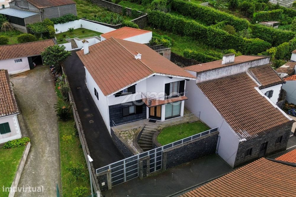 Moradia T3 em Capelas com Unidade Independente e Licença AL