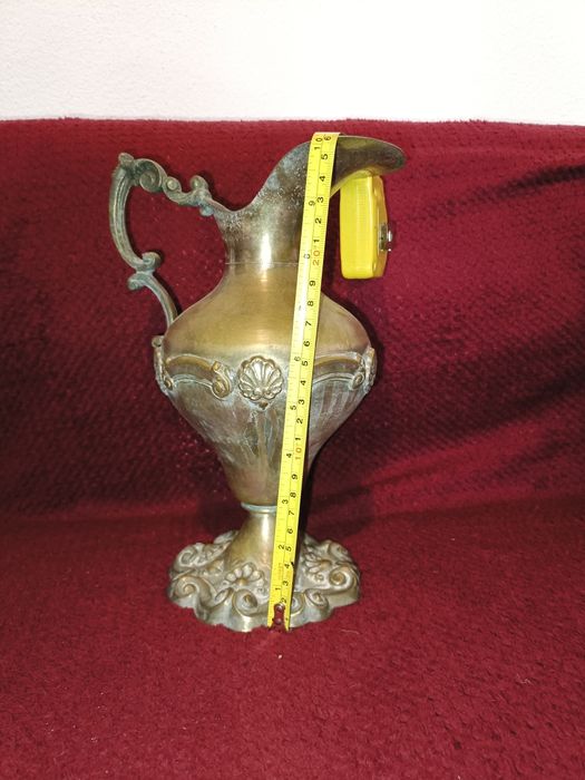 Vaso antigo de latão