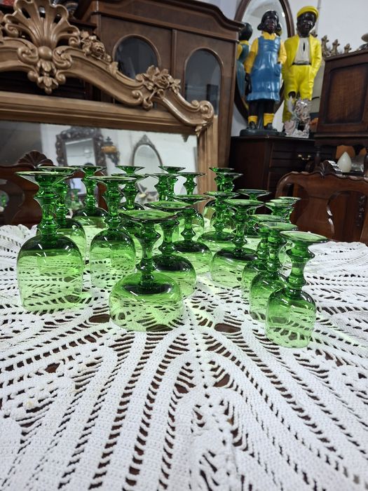 Copos em vidro verde vintage