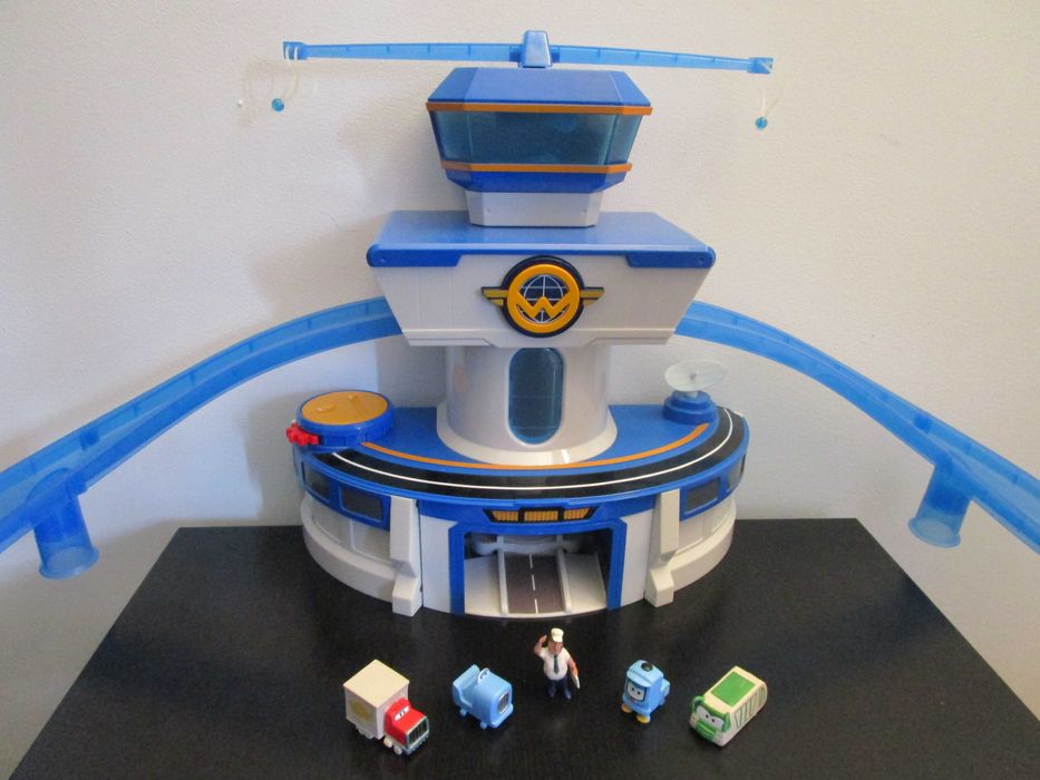 Aeroporto + 5 Mini Figuras Super Wings NOVAS, tudo original.