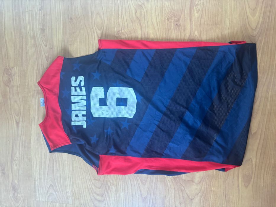 Vendo equipamento de basket dos EUA do Lebbron James