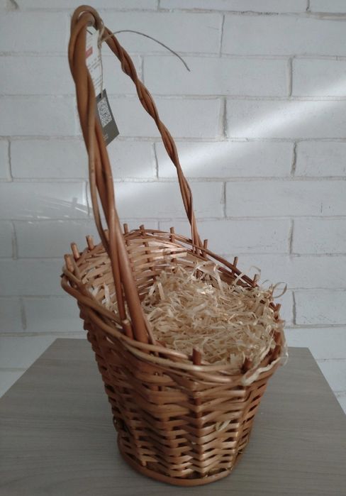 Koszyk wiklinowy prezentowy