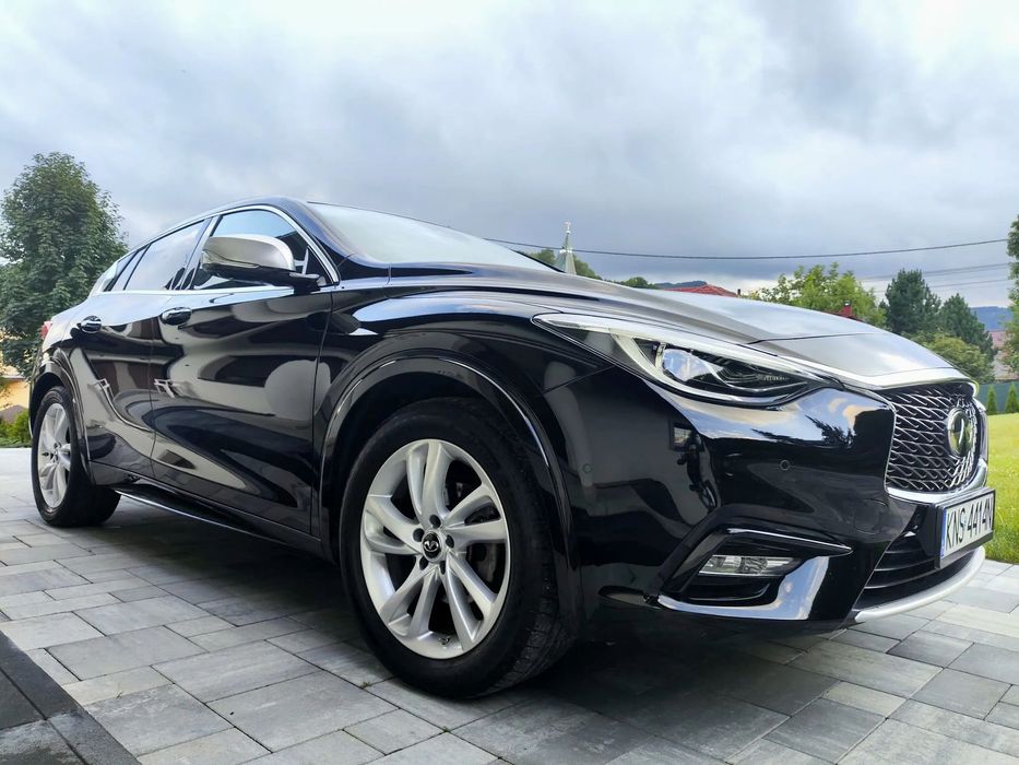 Infiniti Q30