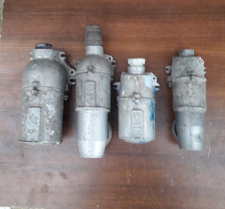 Wtyki,  gniazda na płaskie bolce