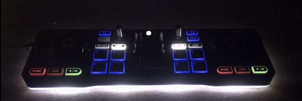 Vendo a minha mesa de DJ em ótimo estado.