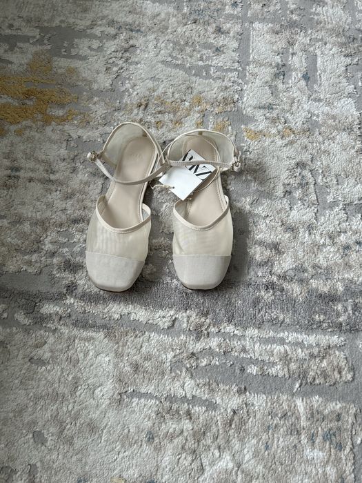 Zara nowe balerinki z zapięciem
