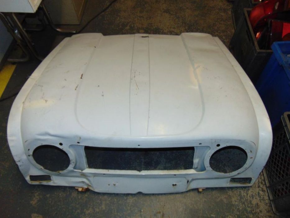 Renault 4L capot