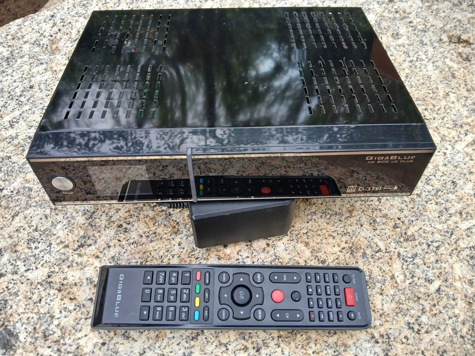Receptor Box TV Satélite + Terrestre + Cabo - GigaBlue HD 800 UE PLUS - como novo!