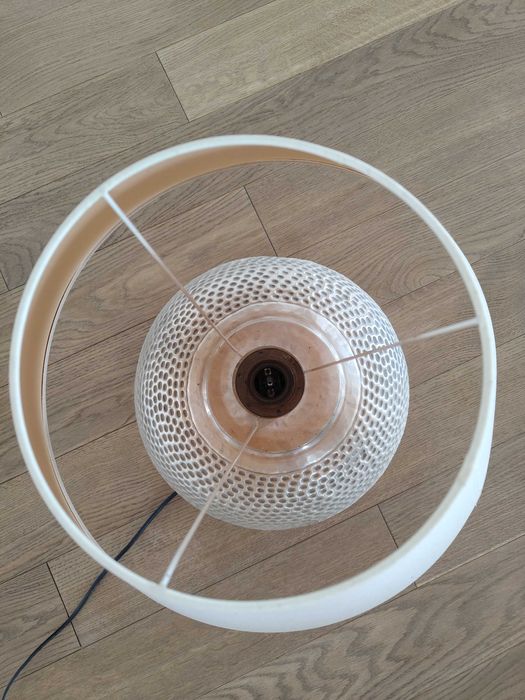 Lampa stołowa z abażurem