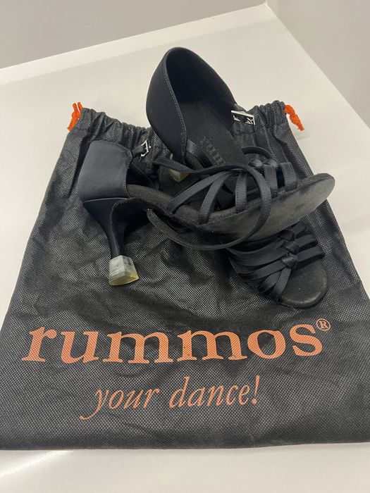 Sapatos dança rummos