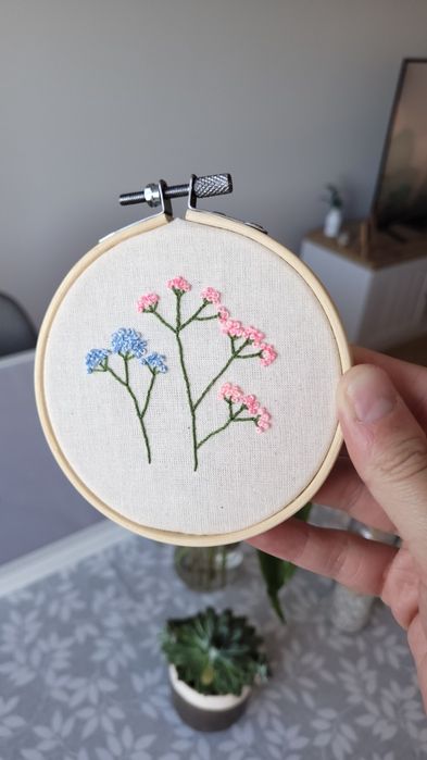 Decoração bordado - ramos de flores rosa e azul