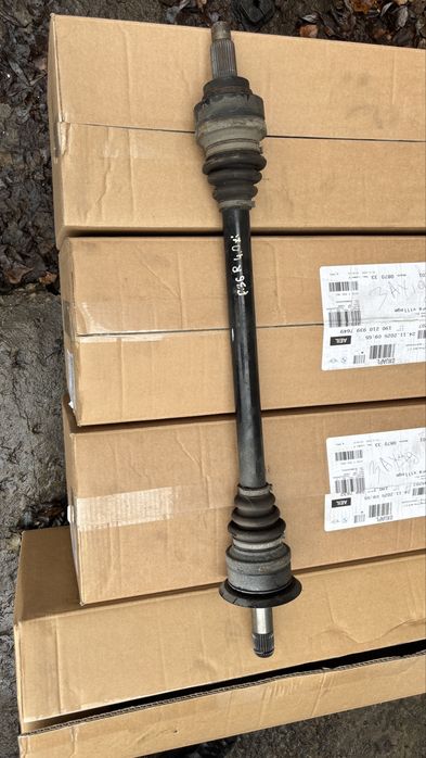 Задня права пів вісь бмв F22 F30 F32 F34 F36 B58