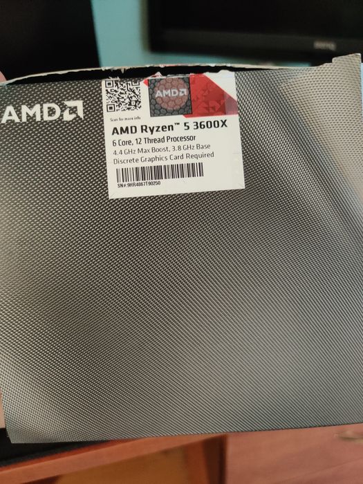 Procesor AMD Ryzen 5 3600X + boxowe chłodzenie.