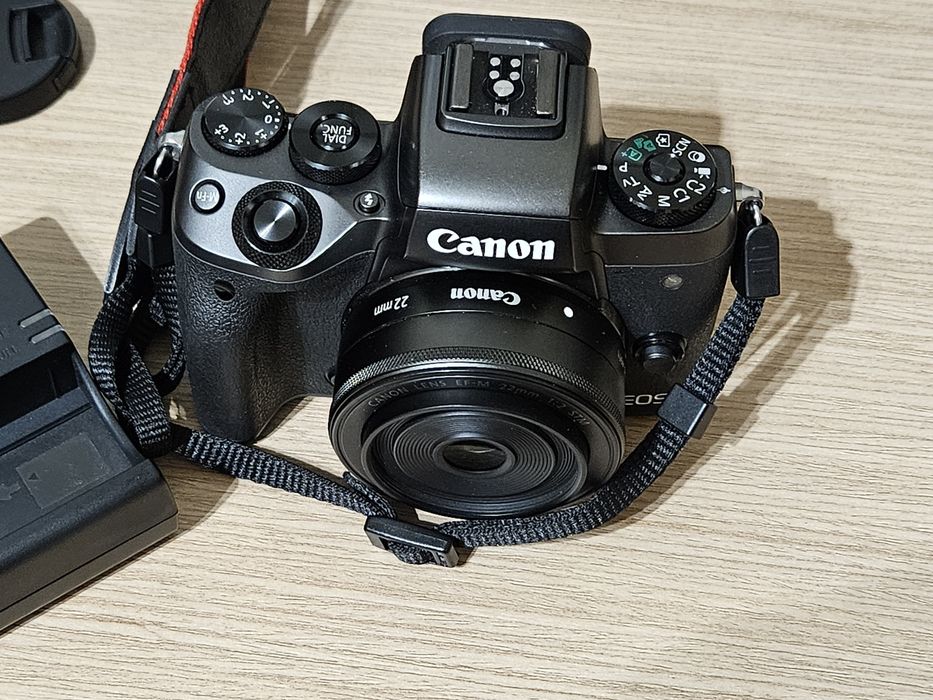 Canon M5 + 22mm 2.0