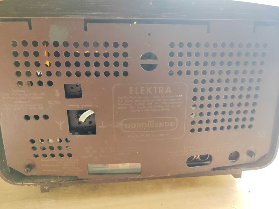 radio a valvulas antigo, com fm