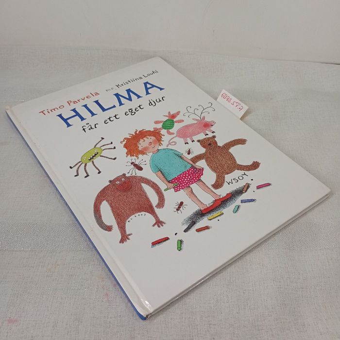 Hilma får ett eget djur. Timo Parvela