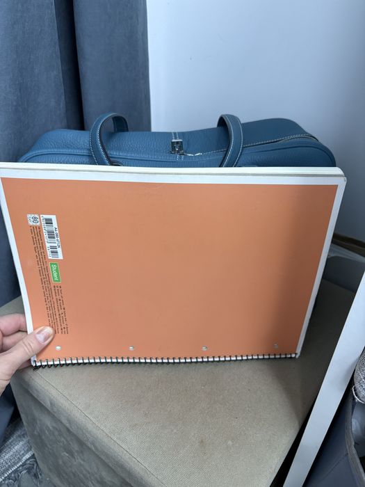 Шкіряна вмістка сумка, майже як нова