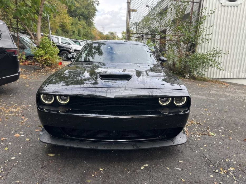 Dodge Challenger      2021