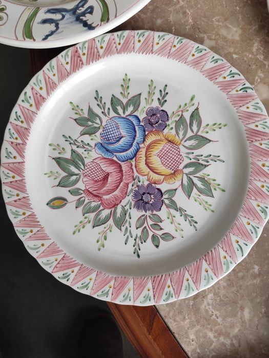 Pratos pintados a mão
