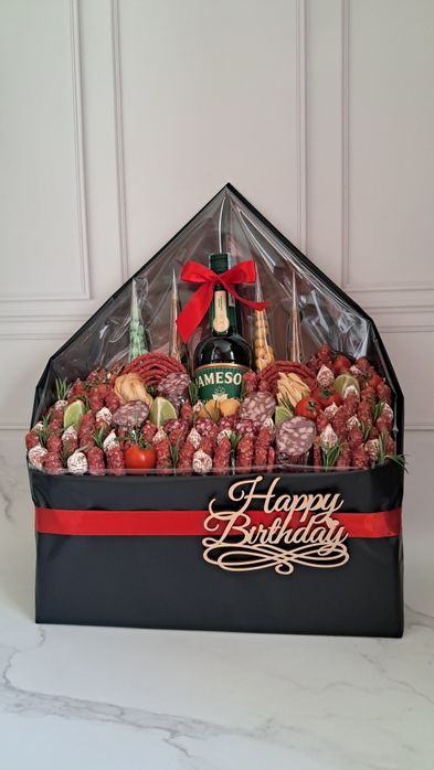 Вкусный конверт с колбасками, сыром и круасанами