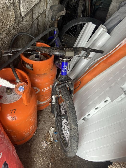 Bicicletas usadas com pecas em falta.